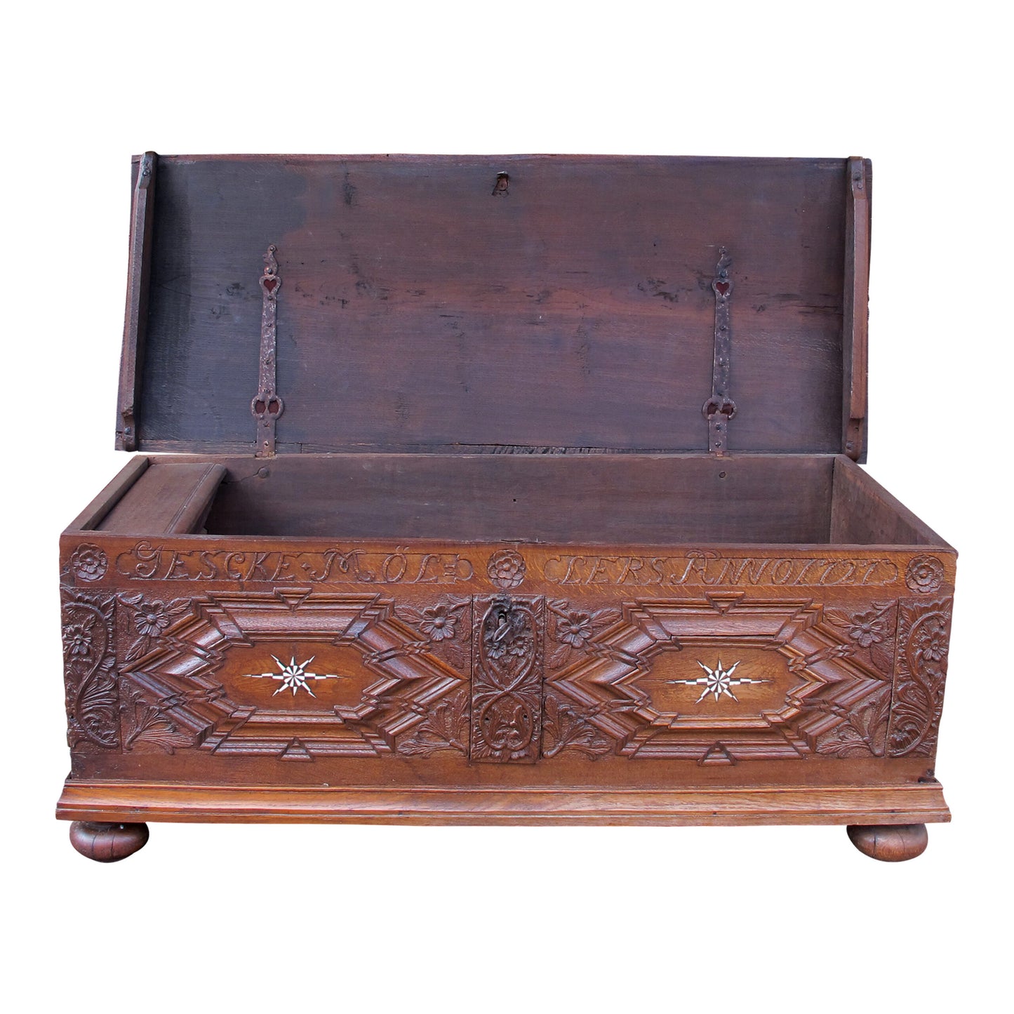 Early 18th Century Large Marriage Oak Trunk With a Vaulted Lid and Carvings, German