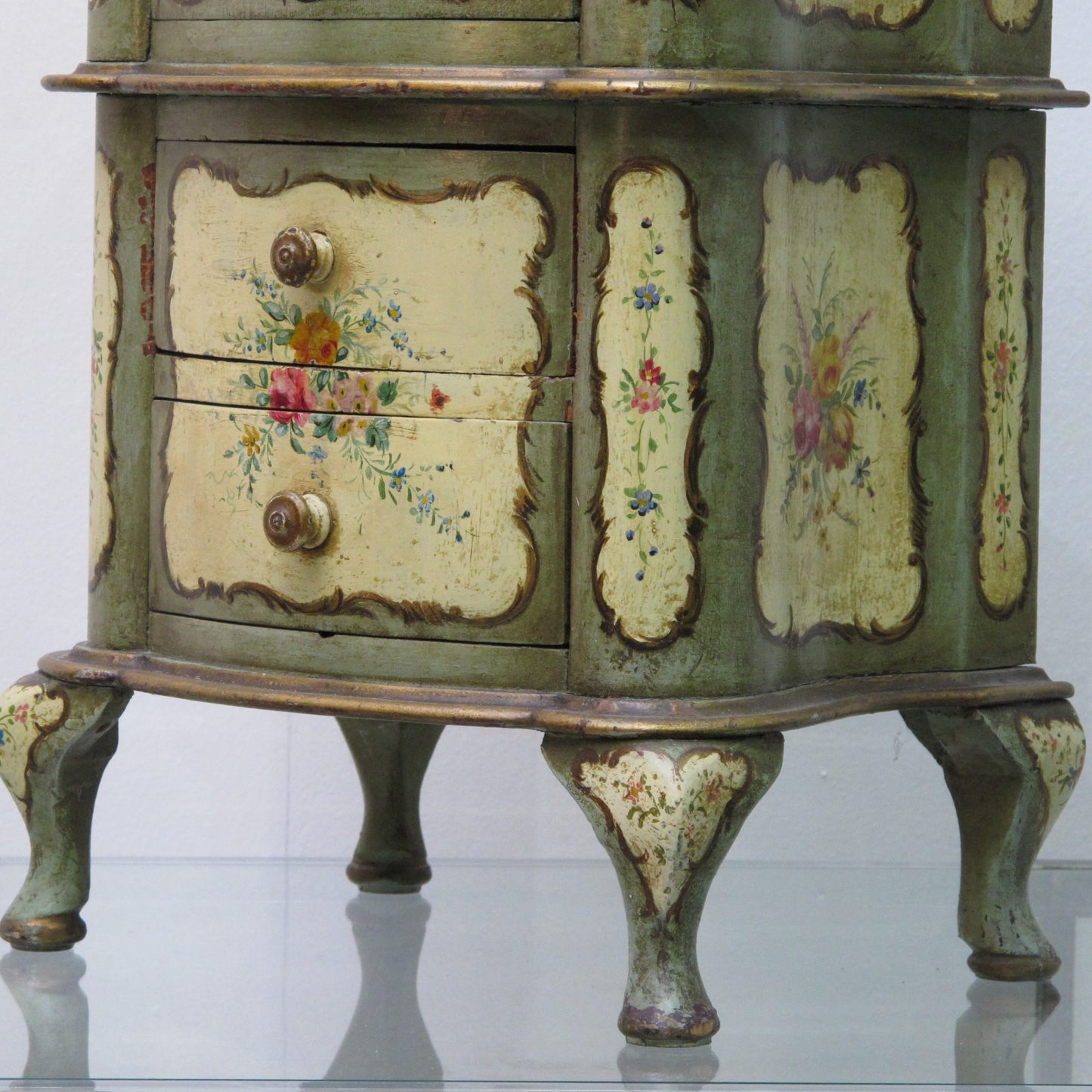 Venetian Chest of Drawers