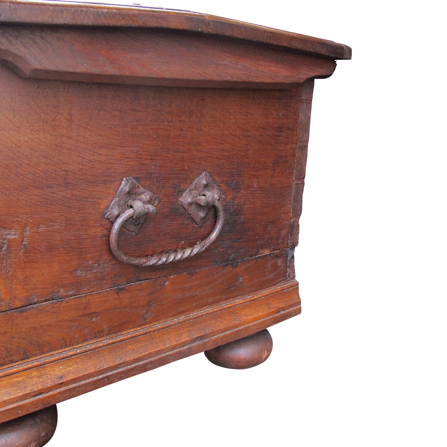 Early 18th Century Large Marriage Oak Trunk With a Vaulted Lid and Carvings, German