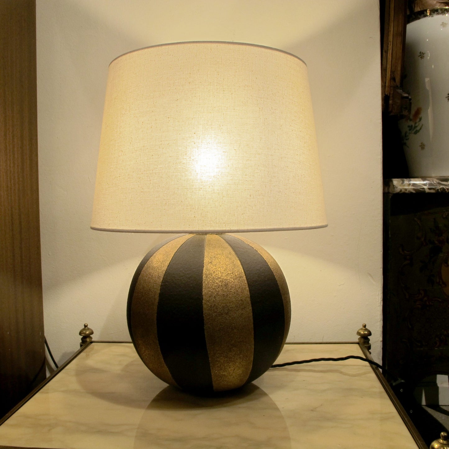 1950s Pair of Spherical Black and Gold Ceramic Table lamps, Italian