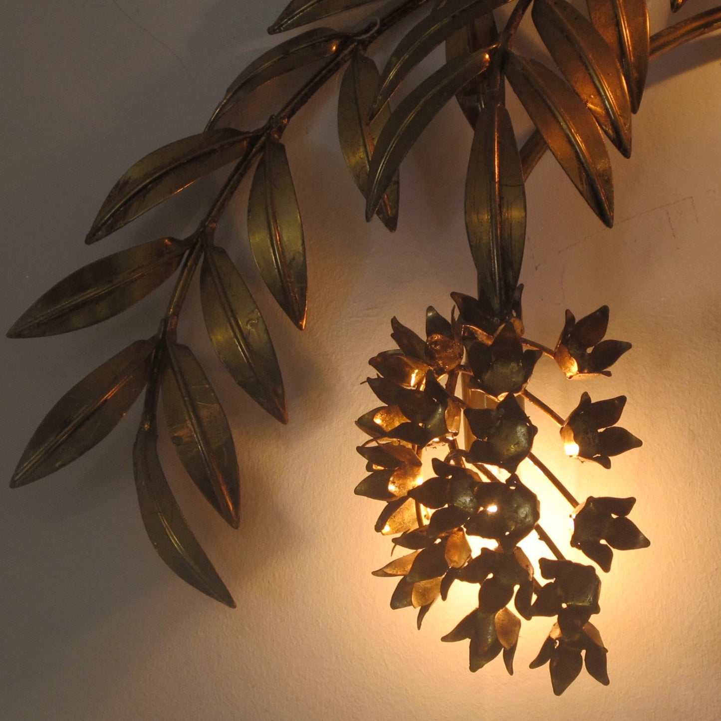 1960s, German Gilt metal Wisteria Wall Light, Model “Pioggia d'Ore” by Hans Kögl